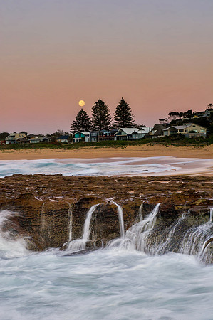 North Avoca Moonset